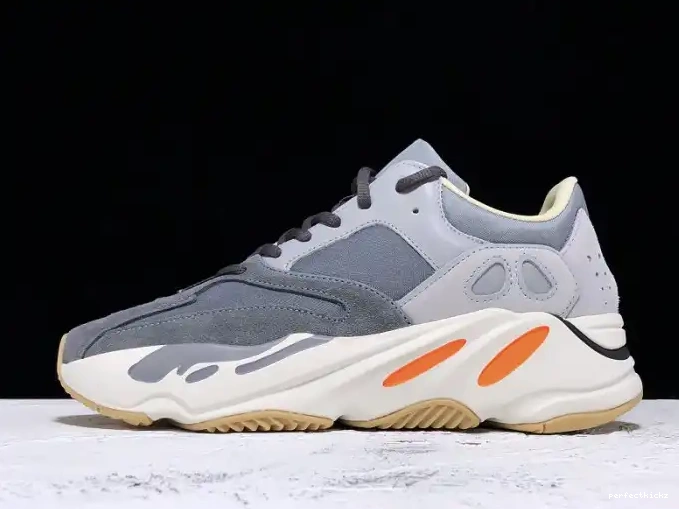 'Magnet' Boost Yeezy 700 FV9922 Adidas v2 0503